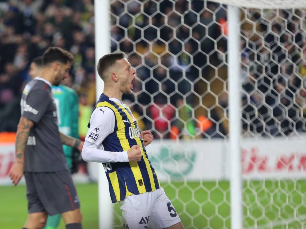 Fenerbahçe Fatih Karagümrük maçından çok özel fotoğraflar: Geri dönüş coşkusu tribünlere böyle yansıdı 58